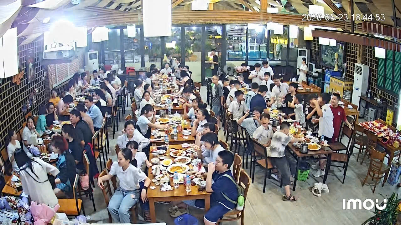 Đặt tiệc Hùng Râu Vua Gà